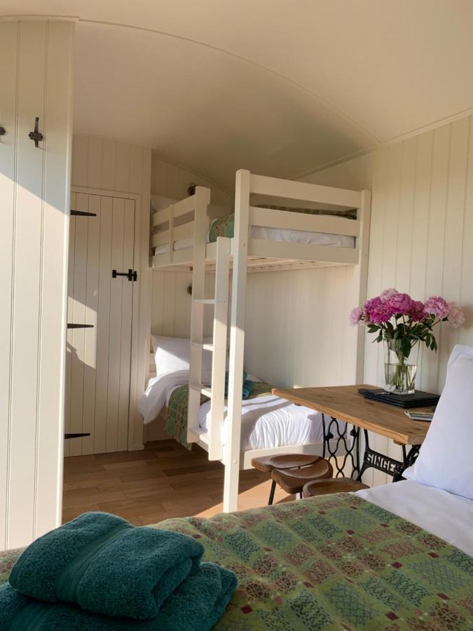 The Woolly Sheep Shepherd Huts Whitland المظهر الخارجي الصورة